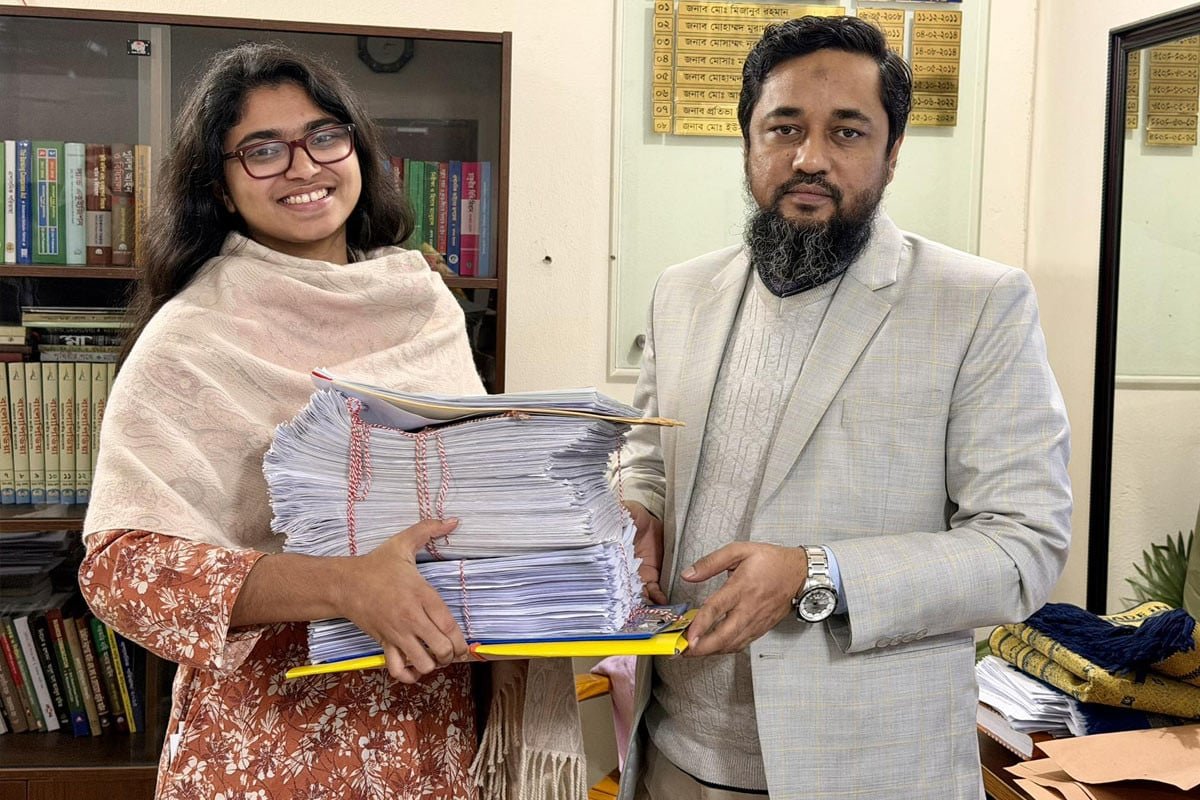 ঢাকা-৯ আসনে স্বতন্ত্র প্রার্থী হিসেবে ডা. তাসনিম জারার মনোনয়নপত্র দাখিল