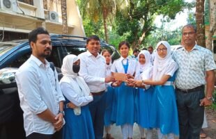 প্রধান উপদেষ্টার ত্রাণ তহবিলে টরকি বন্দর বালিকা উচ্চ বিদ্যালয়ের শিক্ষার্থীদের অনুদান