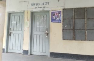 গৌরনদীতে তালাবদ্ধ ইউনিয়ন পরিষদ খুলে দিলেন ইউএনও