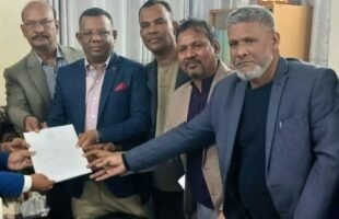 বরিশাল-১ আসনে জহির উদ্দিন স্বপনের মনোনয়ন ফরম সংগ্রহ